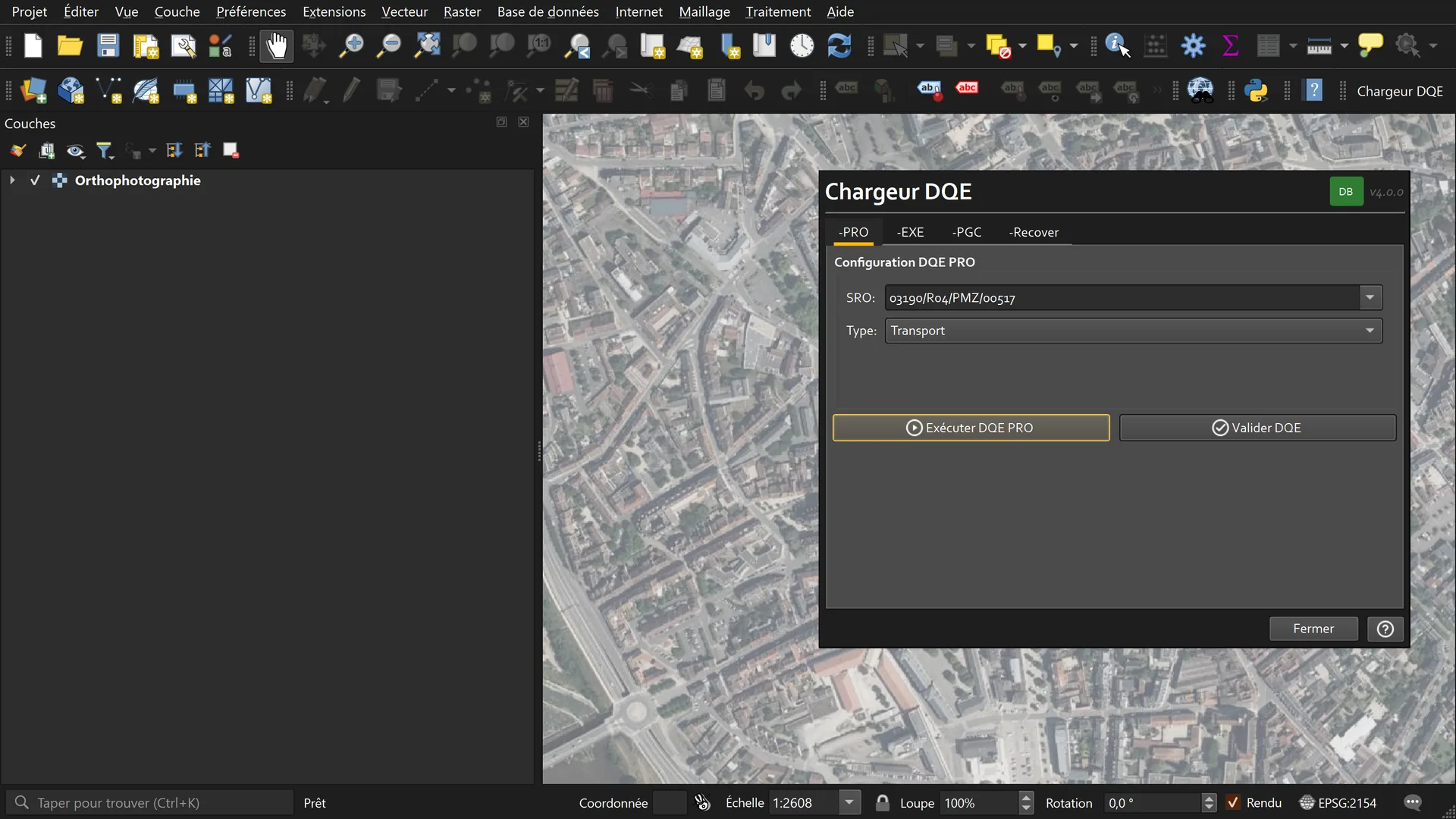 QGIS window over an orthophoto of Moulins, with the Chargeur DQE dialog on the PRO tab: SRO code and type Transport.