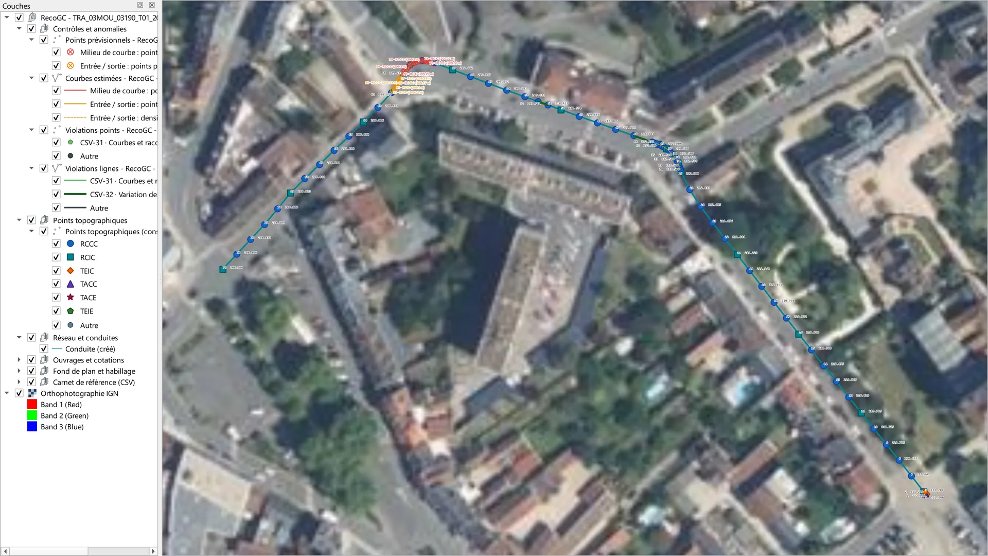 Fenêtre QGIS : arbre des couches RecoGC et conduite avec ses points relevés sur l’orthophotographie IGN de Moulins.